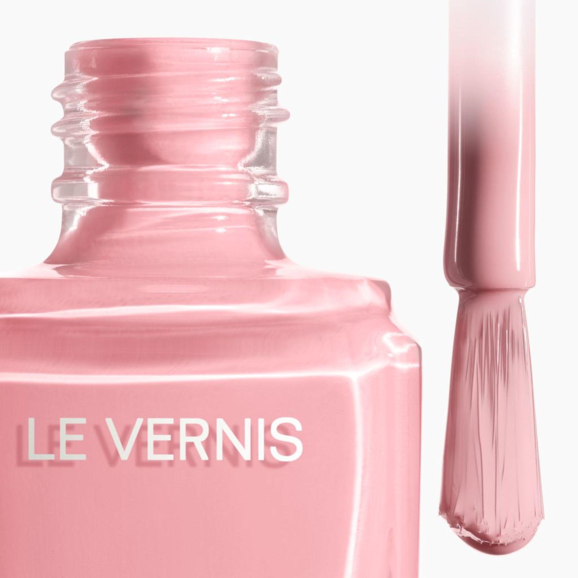 LE VERNIS